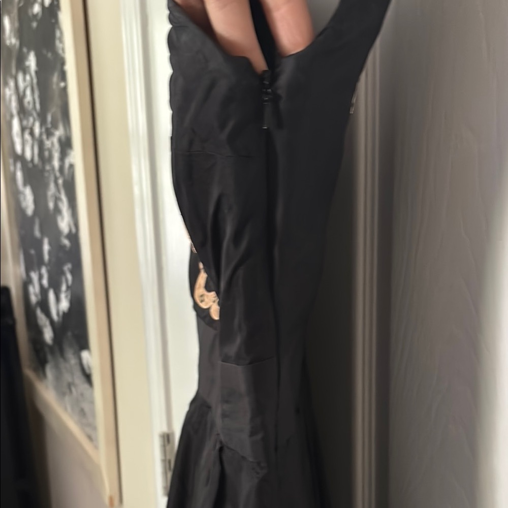 Elegant Black and Cream Dress - Picture 5 of 5